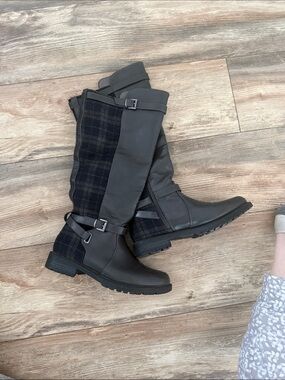 Women's Tall Riding Boots in Dark Gray Plaid